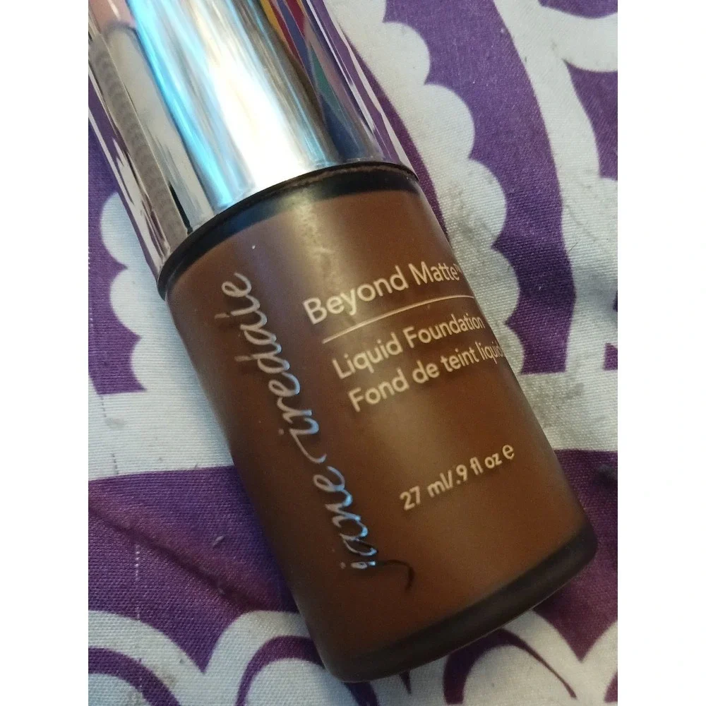NEW Jane Iredale Beyond Matte Liquid Foundation, M15
